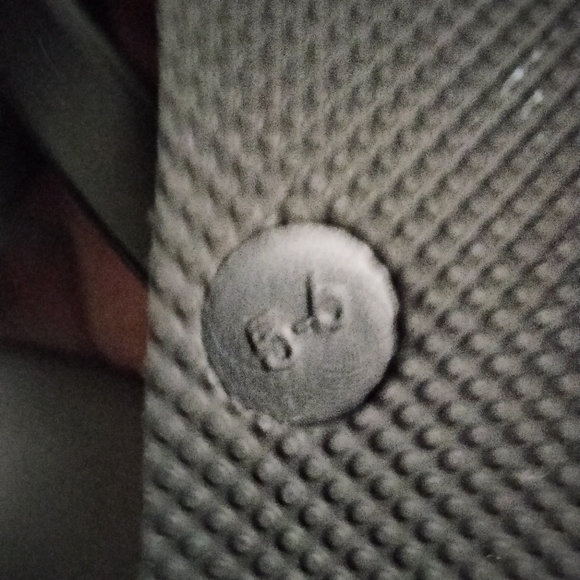 Cute Kate Spade New York black white 5-6 striped flip flops bow & Spade charm - Picture 4 of 6